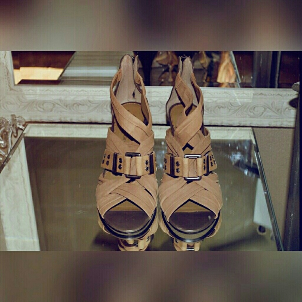 m u l t i c r o s s  // l e a t h e r // h e e l s