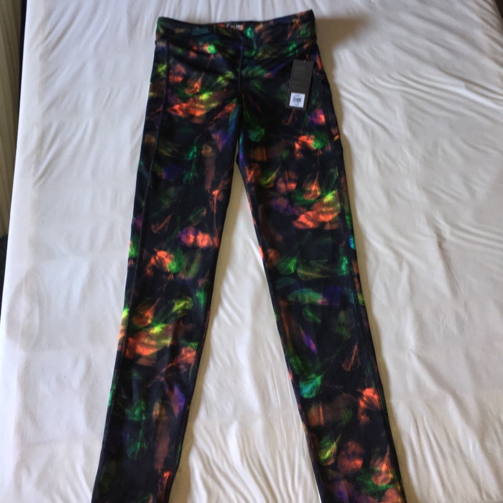 NEW WITH TAGS CUTE ATHLETIC LEGGINGS