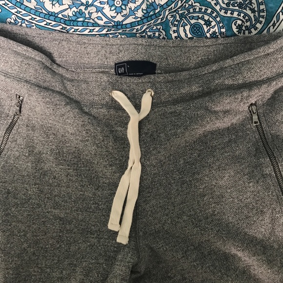 NWOT Gap Joggers - Picture 2 of 4