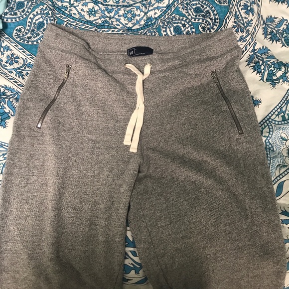 NWOT Gap Joggers - Picture 3 of 4