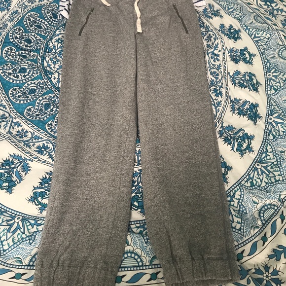 NWOT Gap Joggers - Picture 4 of 4