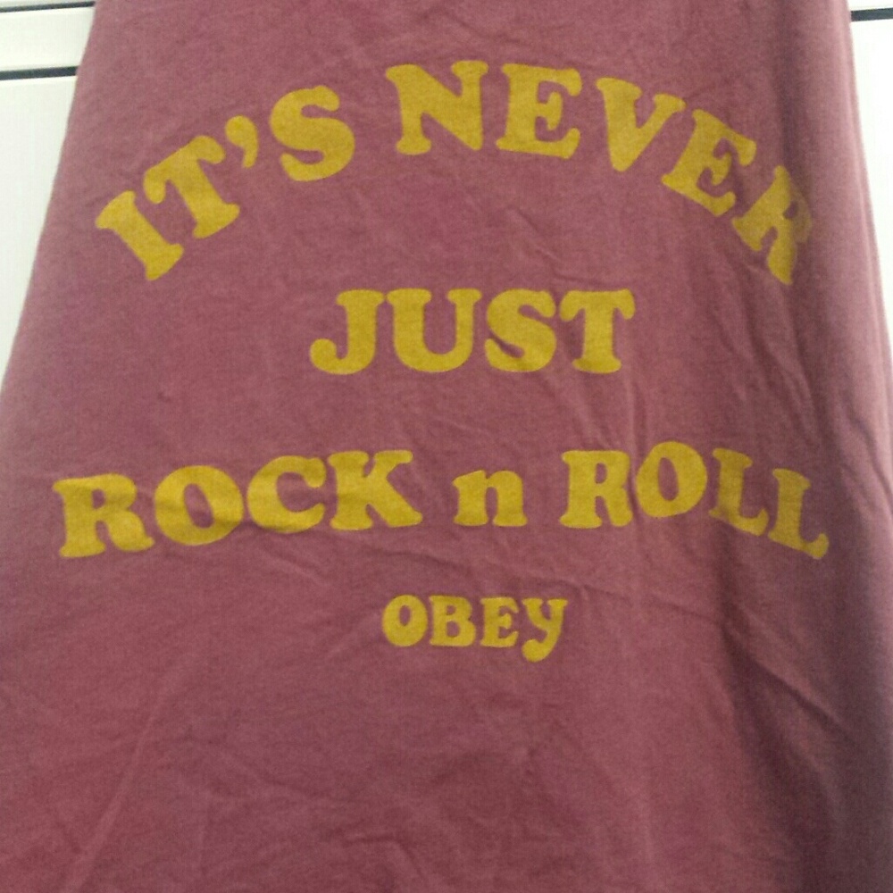 💕obey tank top💕