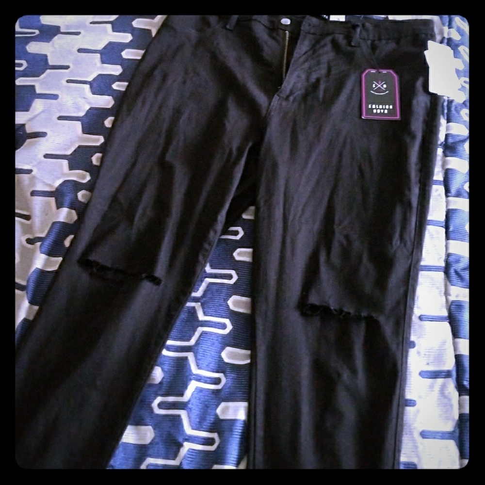 Fashion Nova Black Stretchy Split Knee Jegging