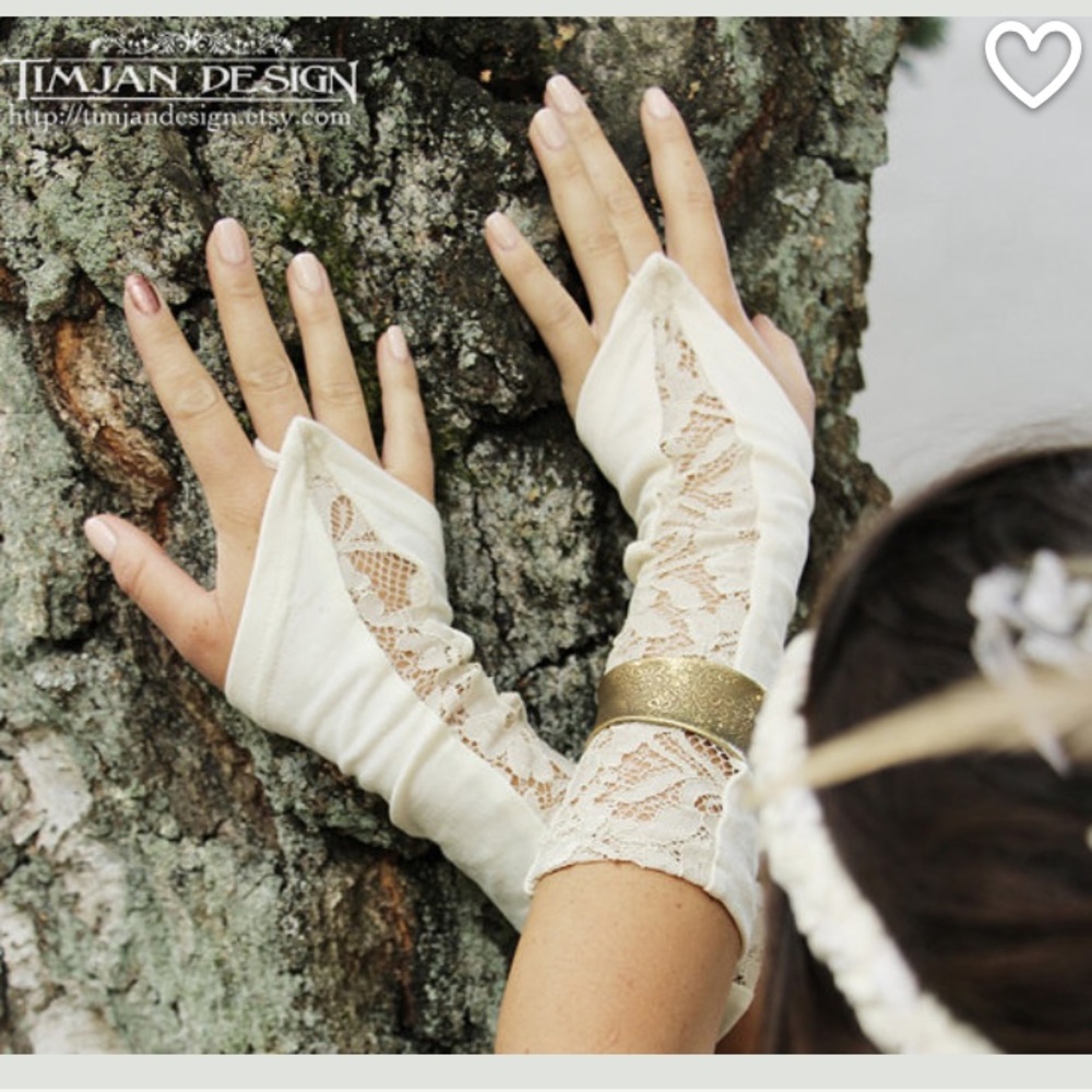Lace wrist warmers