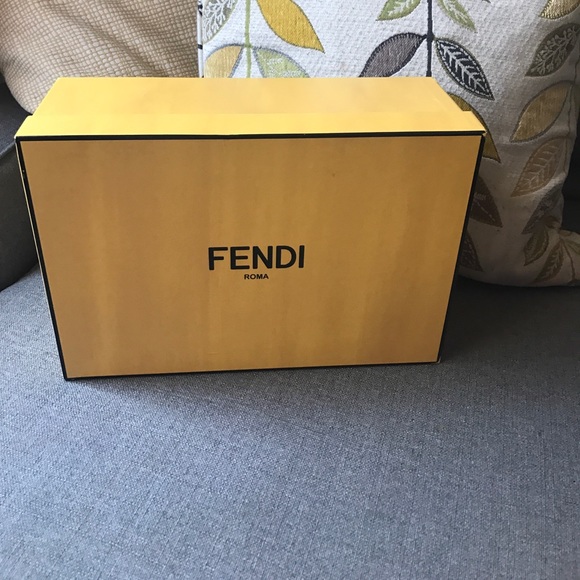 Fendi box - Picture 1 of 2