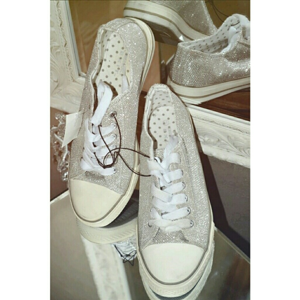 s p a r k l e // s n e a k e r s