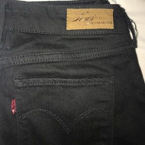 Black Levi's bold curve  2/26