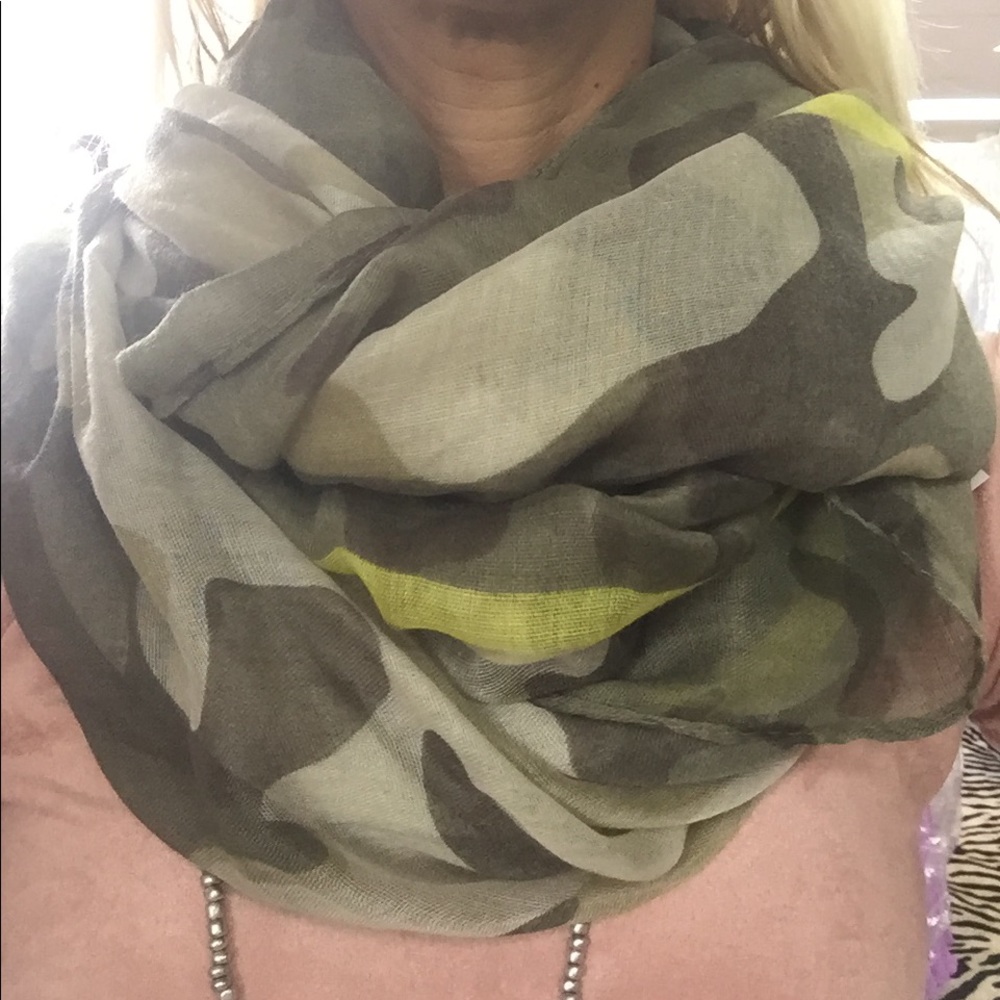 Scarf - Picture 2 of 3