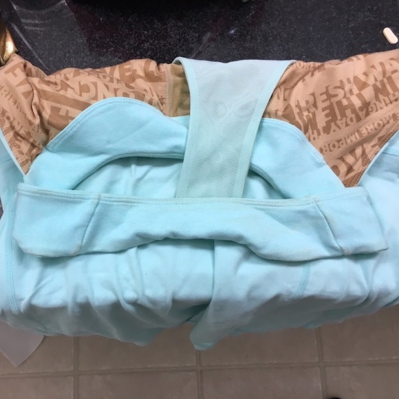 Lululemon Scoop Neck Tank - Size 6 - Picture 4 of 6