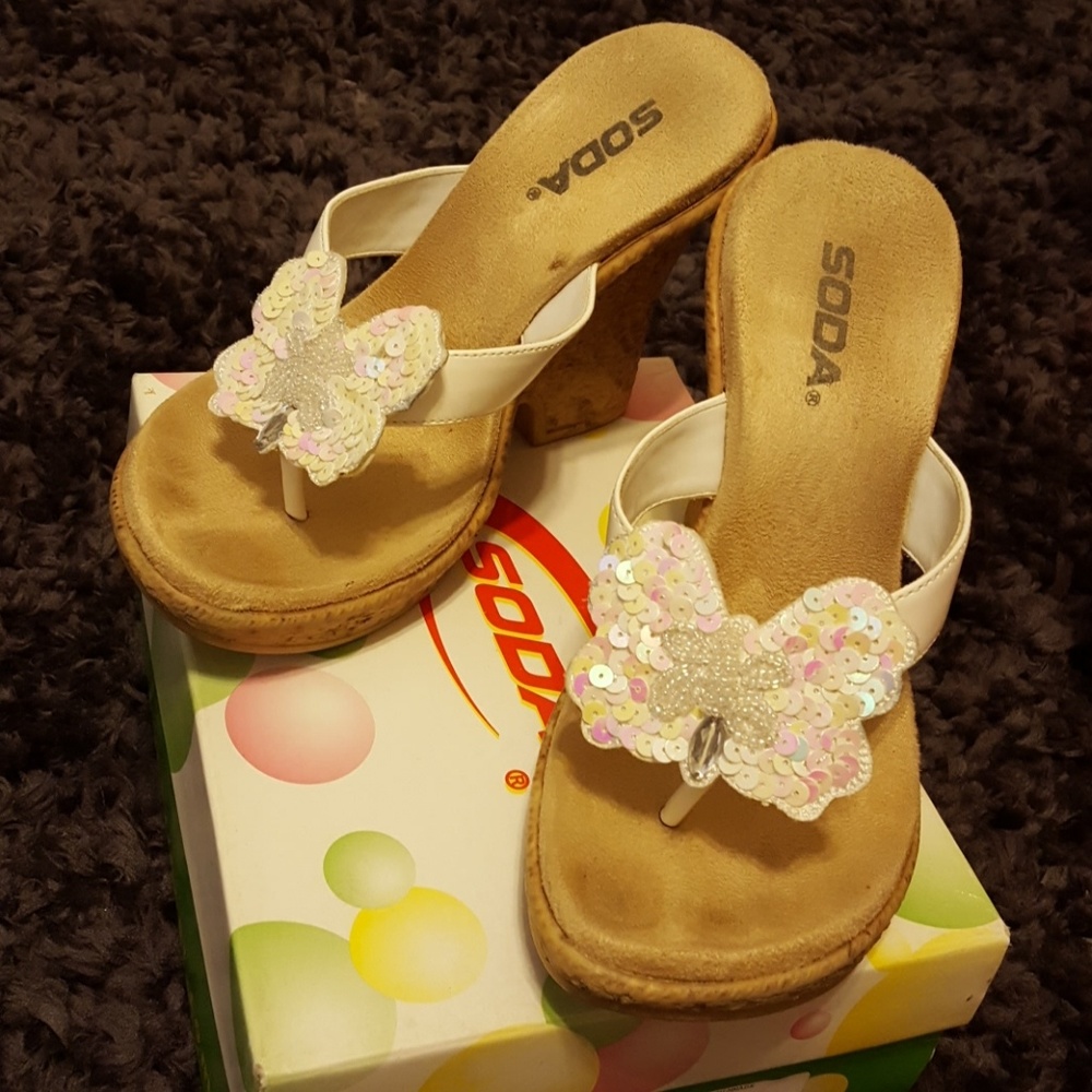 Light brown and white wedges