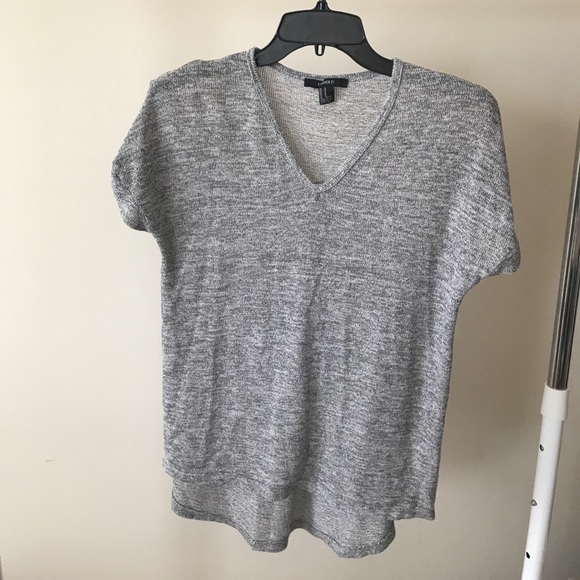 Comfy Grey Tshirt small snag in photo - Picture 1 of 3