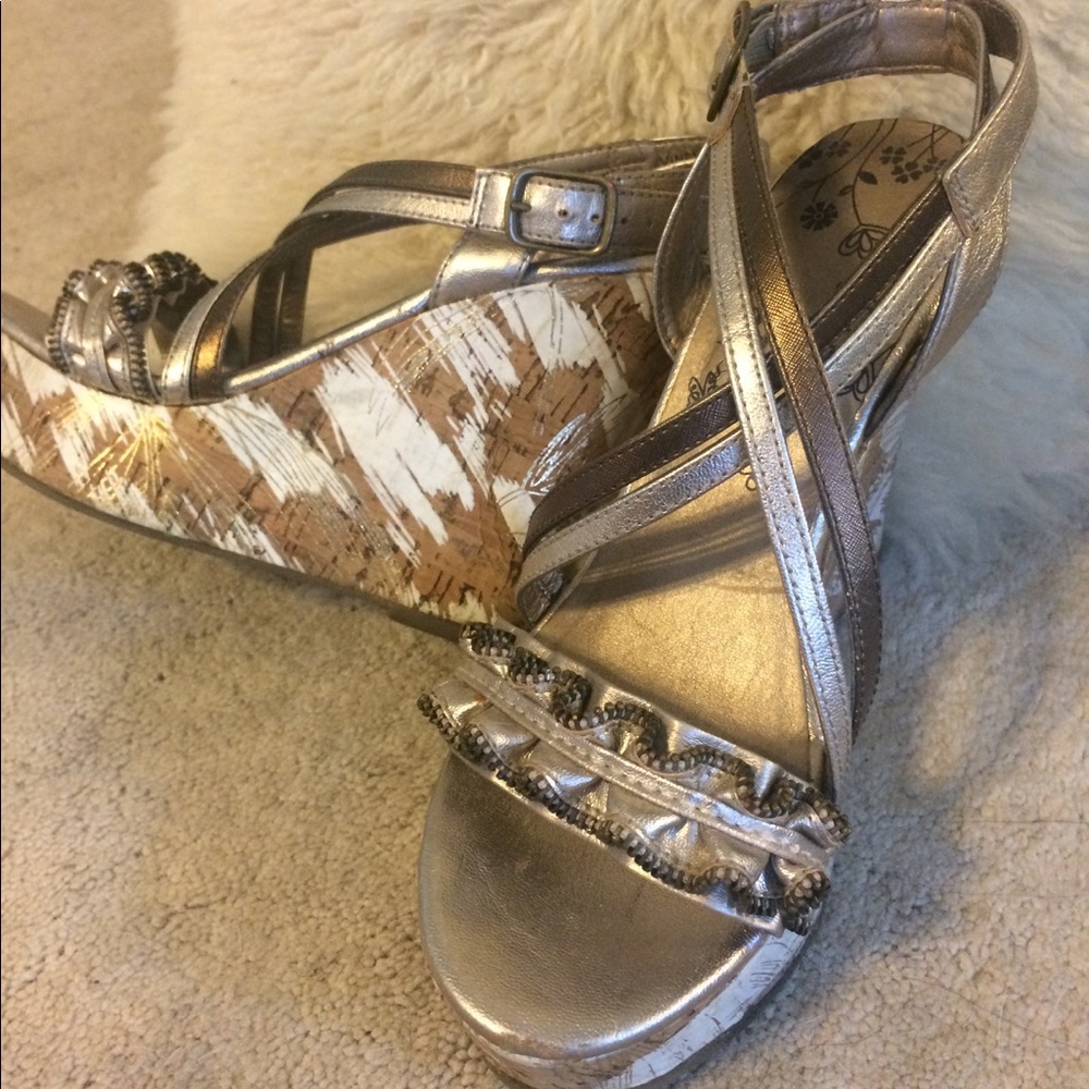 metallic painted cork wedges!