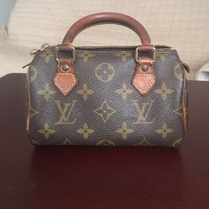 Louis Vuitton mini speedy