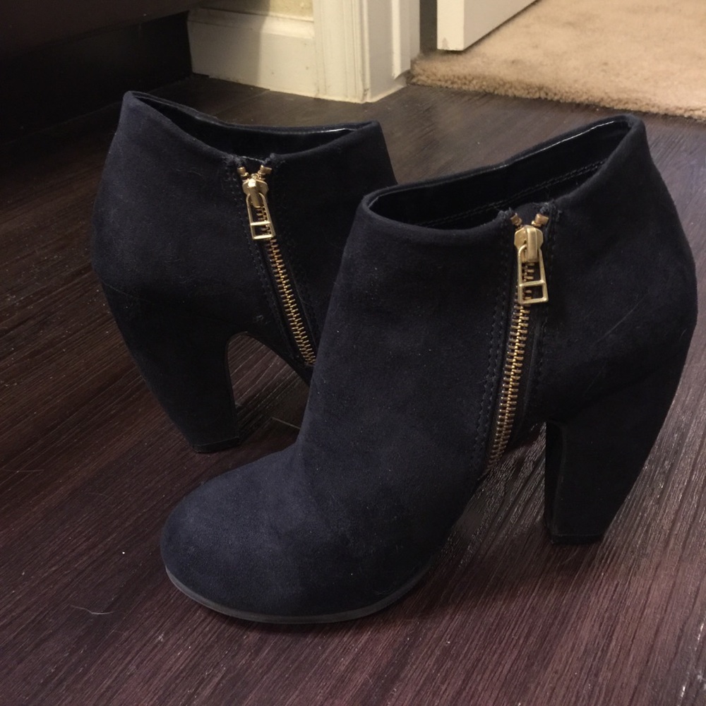 Black Candie's ankle booties