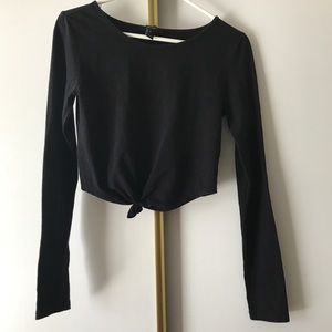 FOREVER 21 BLACK LONG-SLEEVE CROP TOP