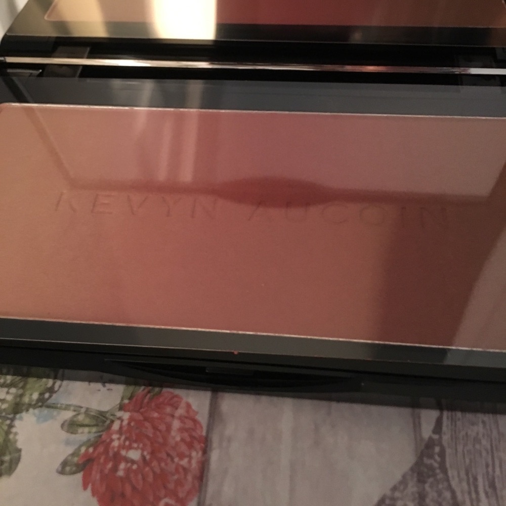Kevyn aucoin bundle - Picture 3 of 7