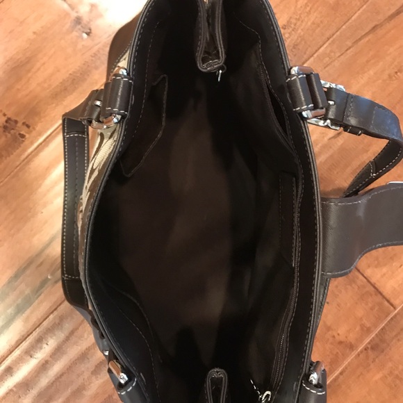 Brown coach purse - Picture 3 of 8