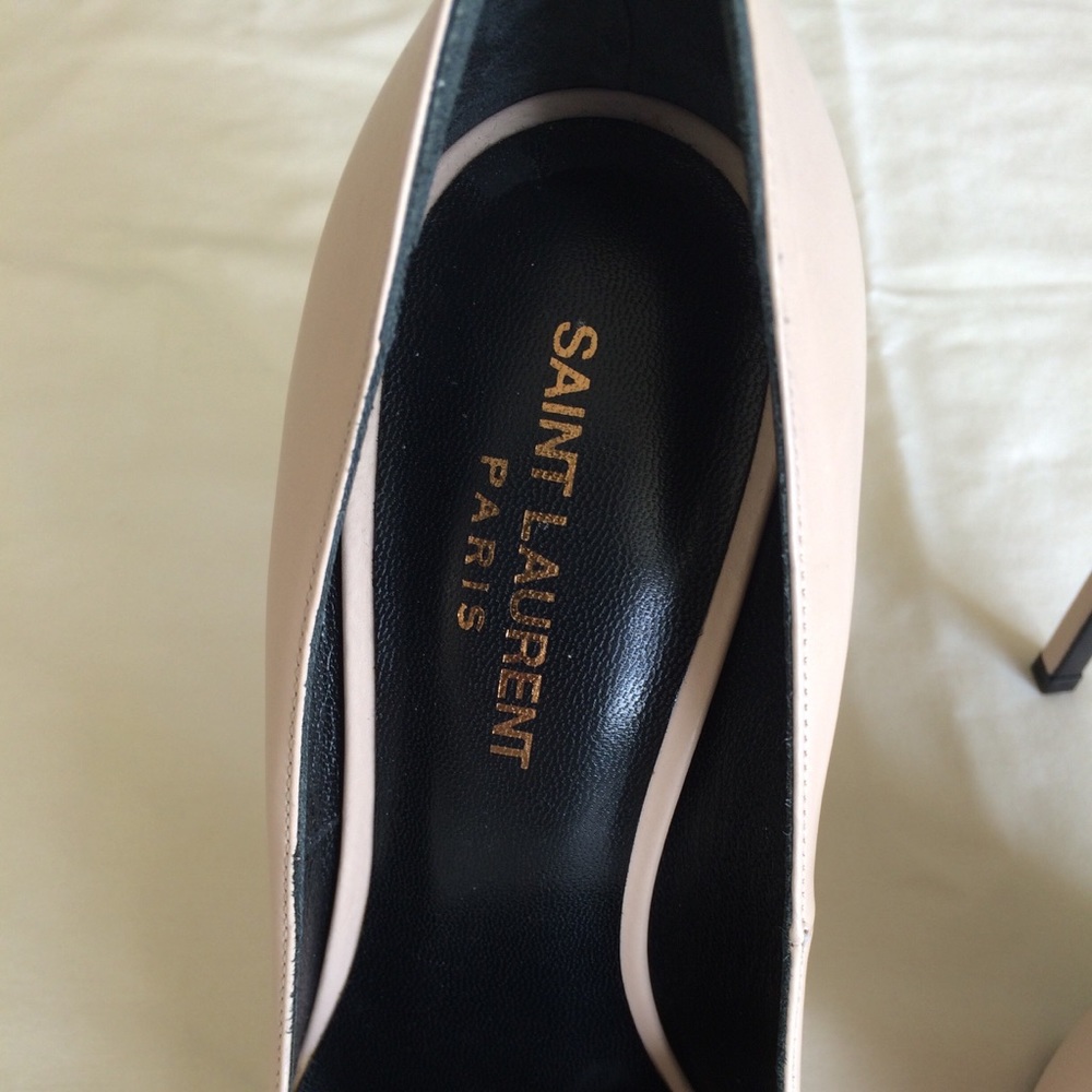 π«S O L D π« Saint Laurent Beige and Black Pumps - Picture 5 of 8