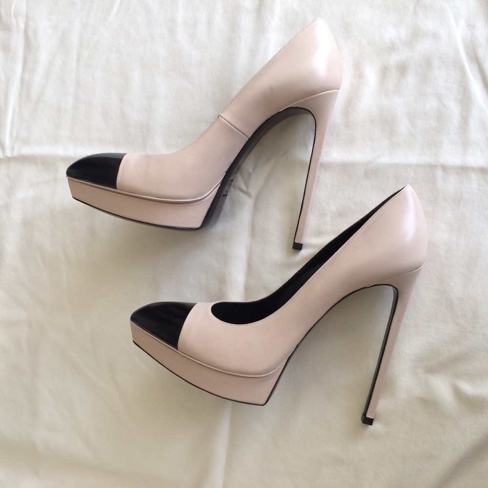 π«S O L D π« Saint Laurent Beige and Black Pumps - Picture 3 of 8