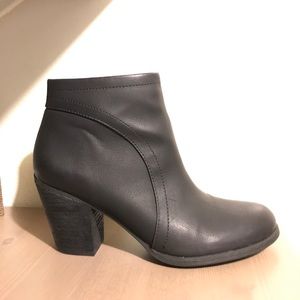 Women's Black booties Franco Sarto Size 7