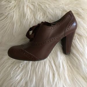 American Eagle short brown heels