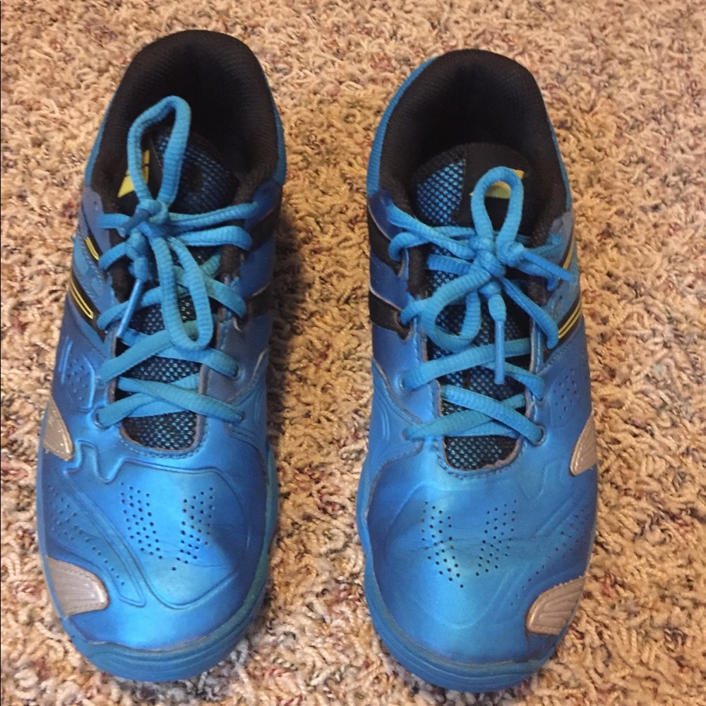 Boys tennis shoes