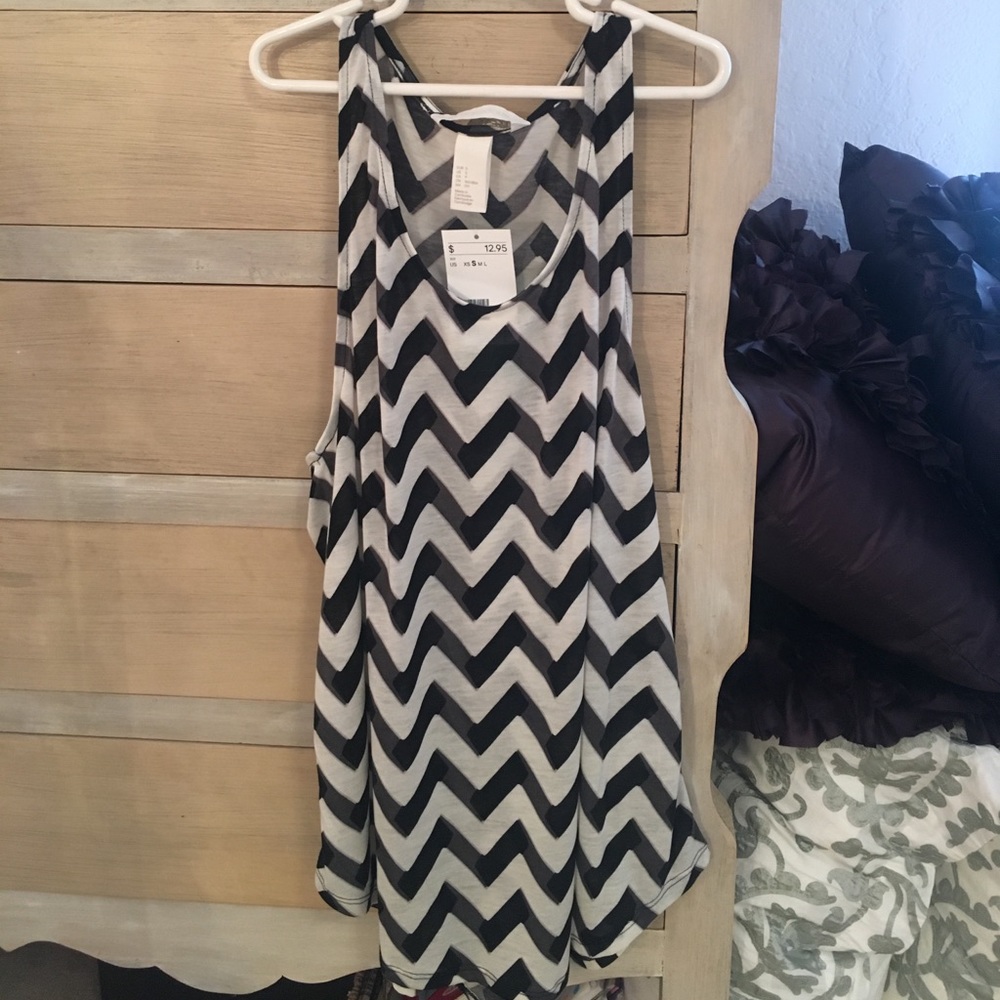 H&M black and white chevron striped tank top