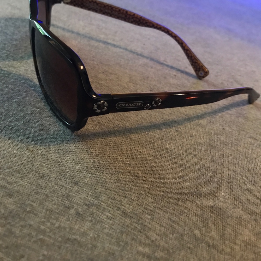 Sun glasses - Picture 2 of 4