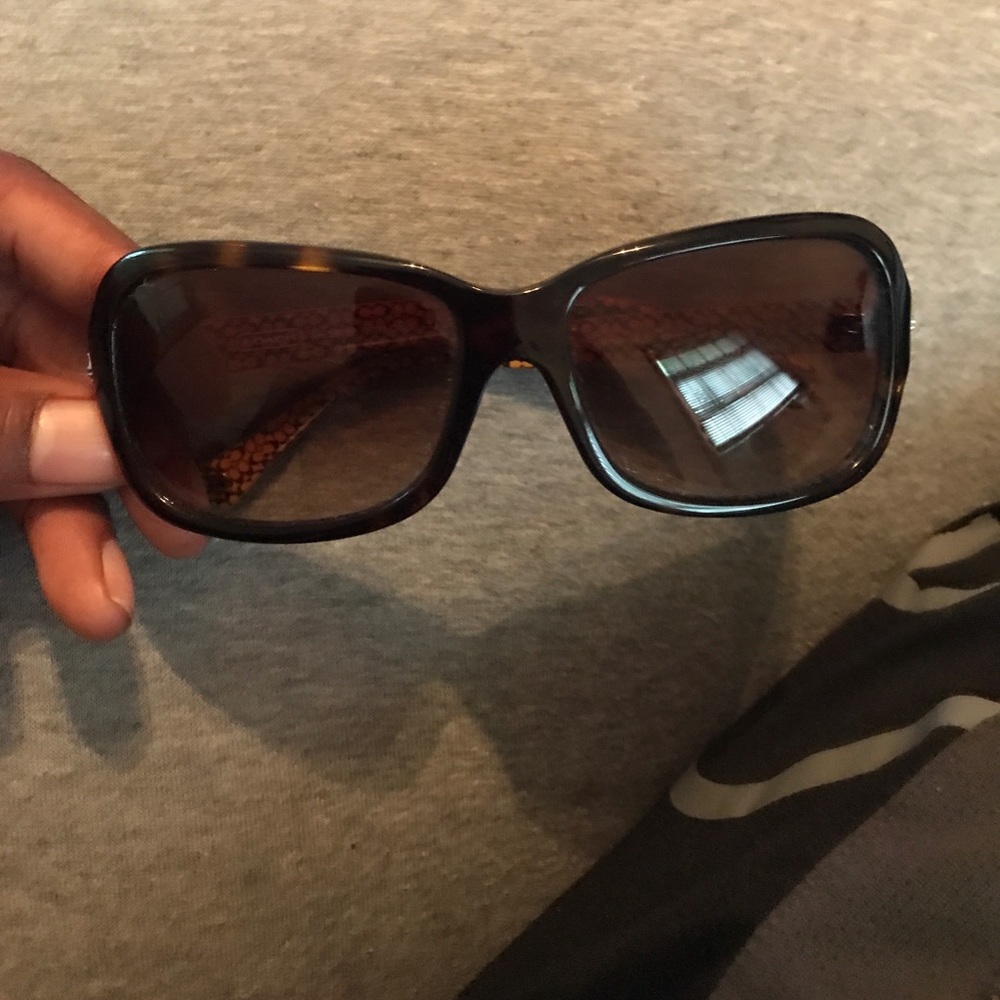 Sun glasses - Picture 4 of 4