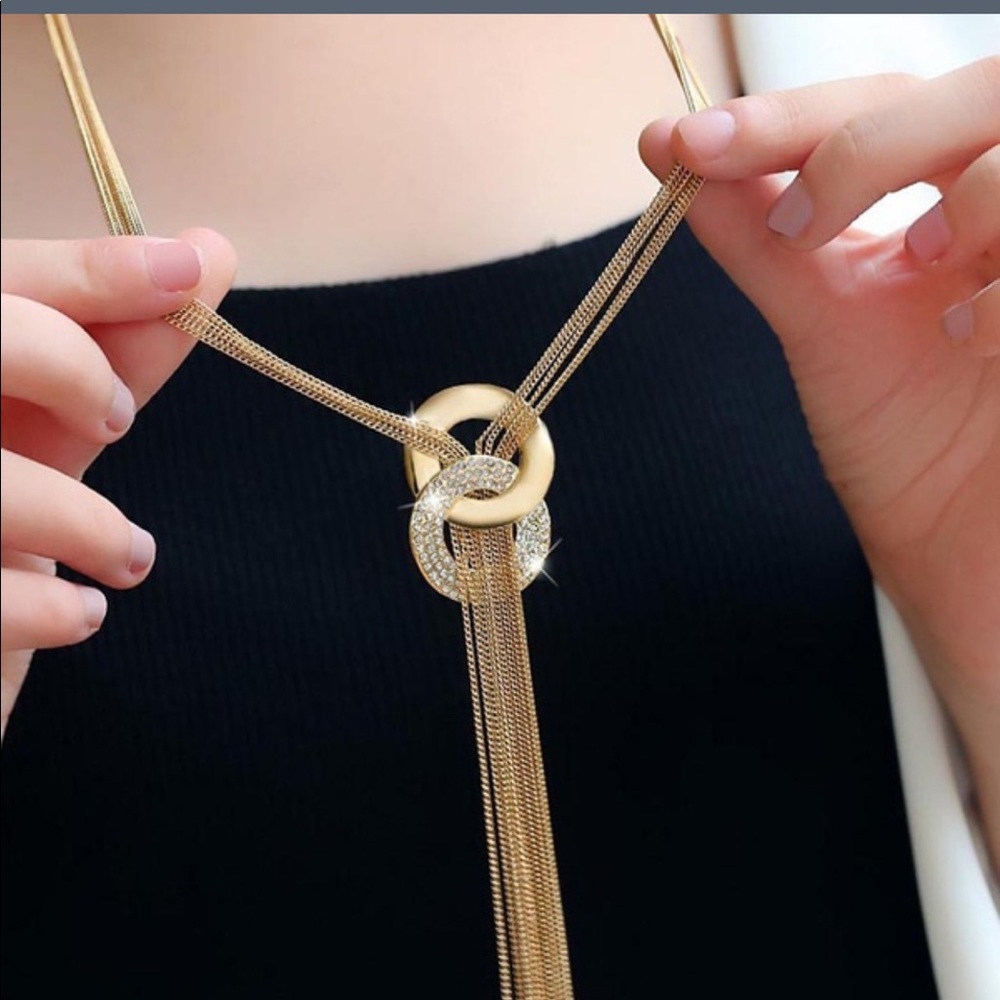 Gold statement pendant  tassel necklace 🌺NWT🌺