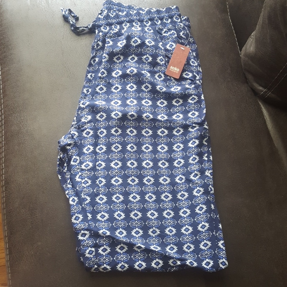 No boundaries patterned pants