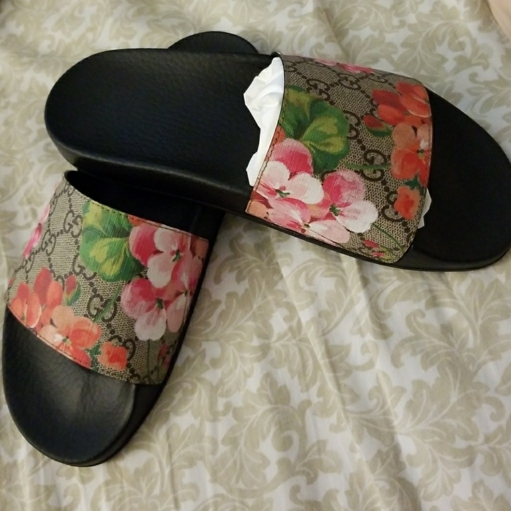100 % authentic  Gucci slides G 38