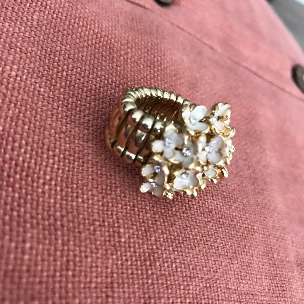 Daisy ring - Picture 2 of 6