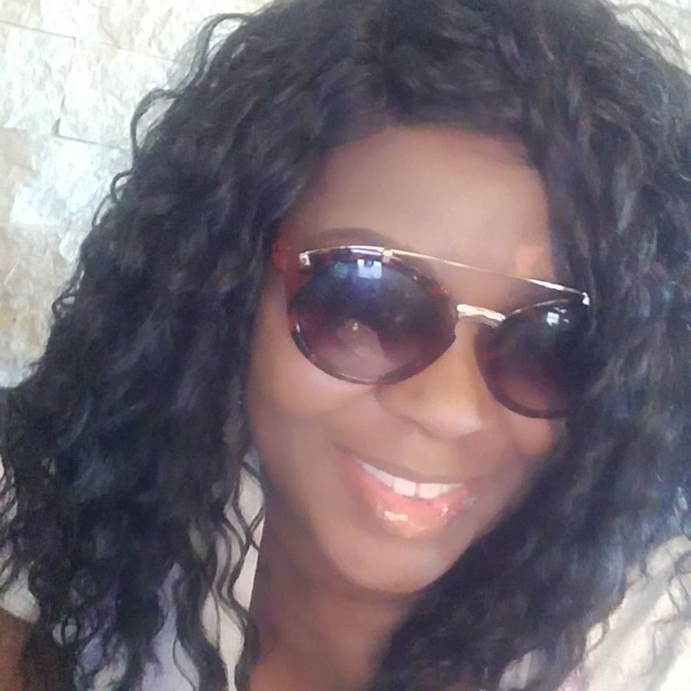 Meet your Posher, Angela