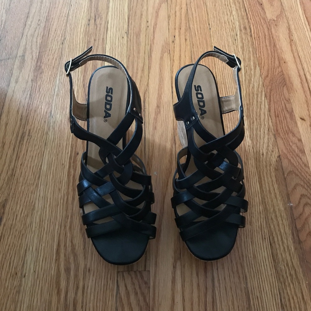 SODA Black Wedges