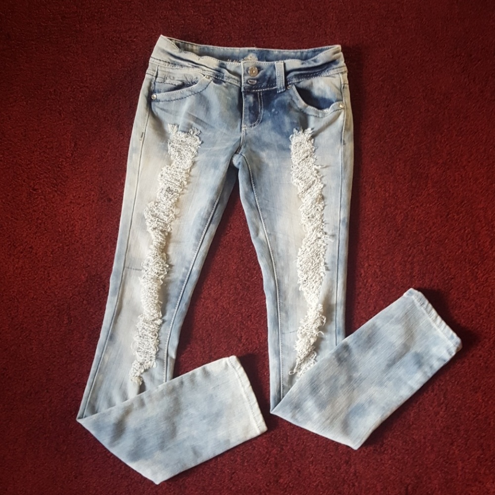Light Acid Wash Skinny Jean