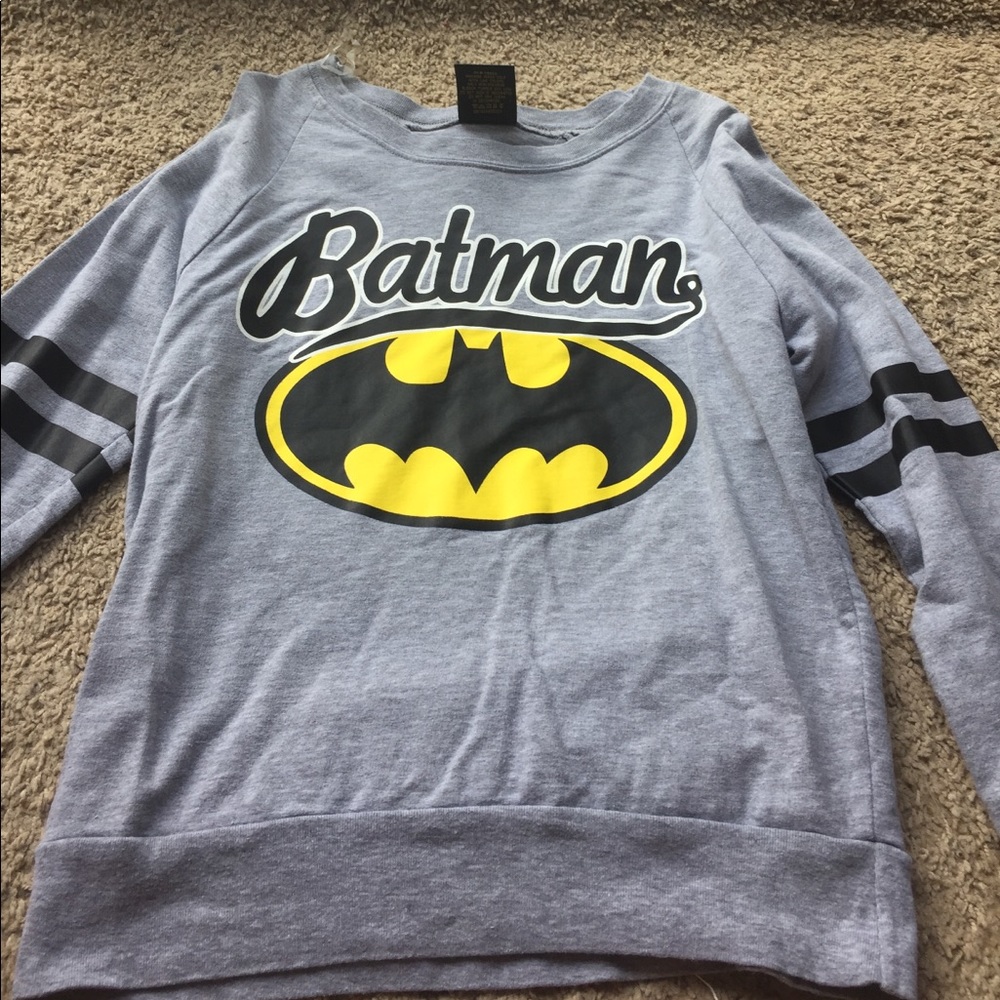 Long sleeve t shirt.