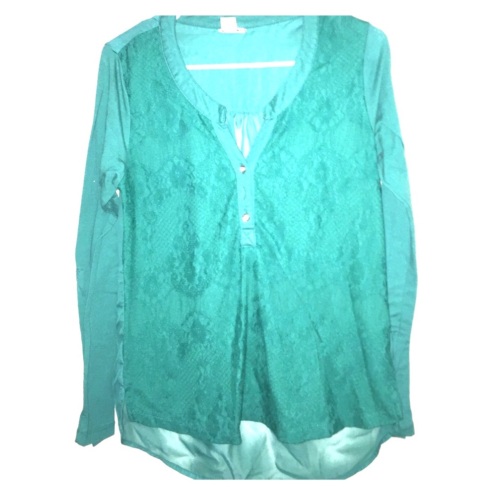 Long sleeve green Lacey shirt with buttons