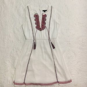 Cute/casual white dress with tassels