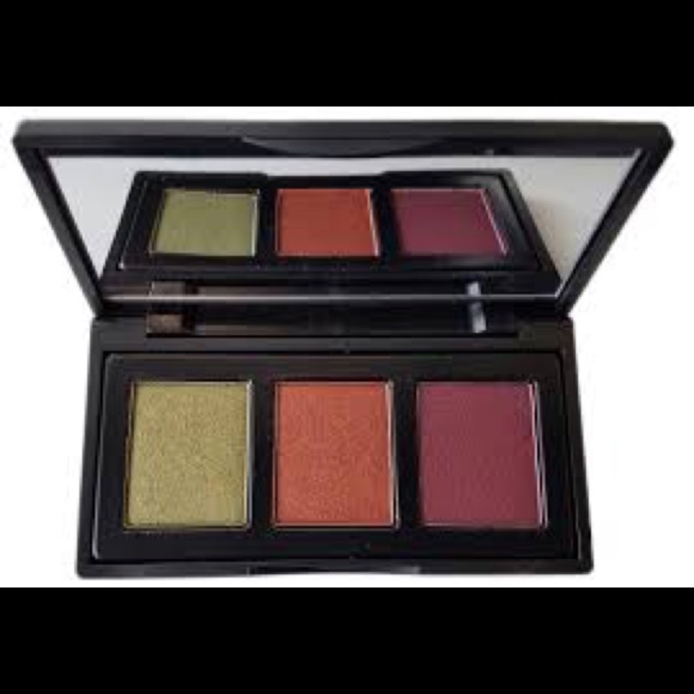 Naked cosmetics eyeshadow palette