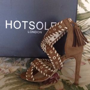 Hot Soles NWT Size 6 never worn