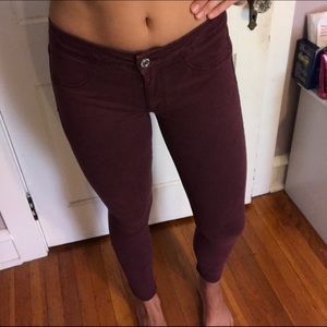 American Eagle super stretch burgundy jeggings