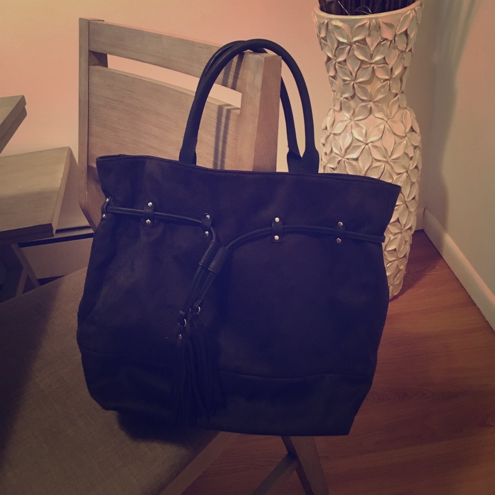 EXPRESS BLACK HAND BAG