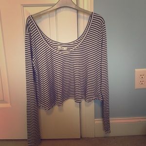 Black and white striped long sleeve cropped top