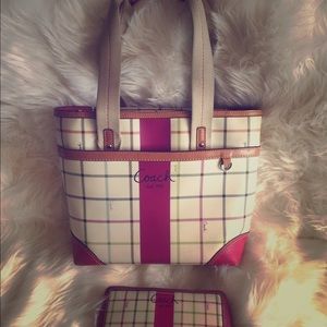 ✨AUTHENTIC COACH PURSE✨