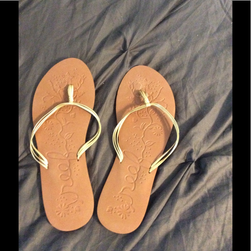 New Gold Reef Flip Flops size 9