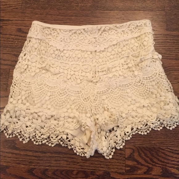 KIMCHI BLUE (Urban Outfitters) white shorts - Picture 2 of 5