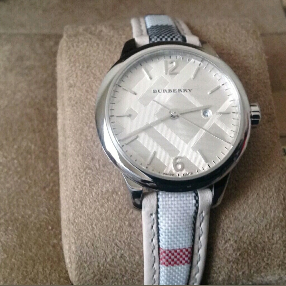 Brand New Burberry check Ladies watch - Picture 2 of 5