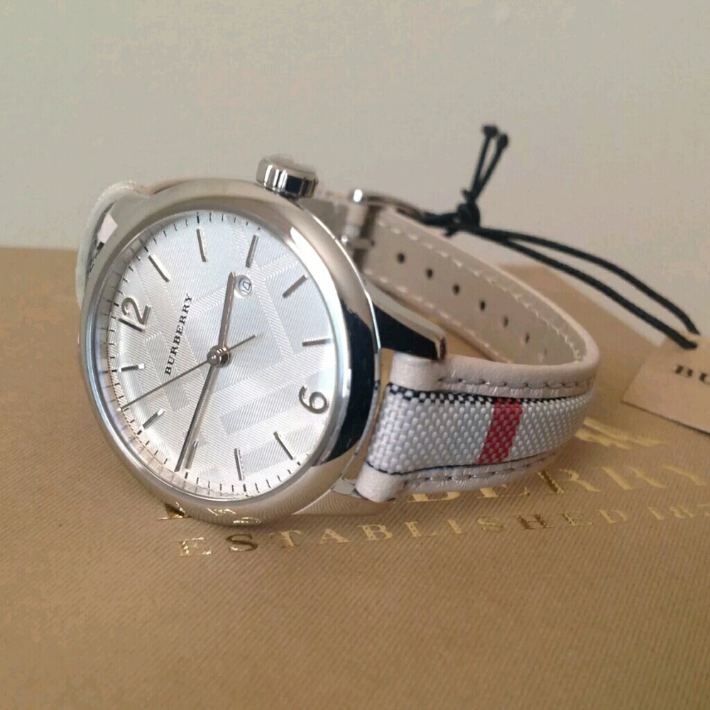 Brand New Burberry check Ladies watch - Picture 3 of 5