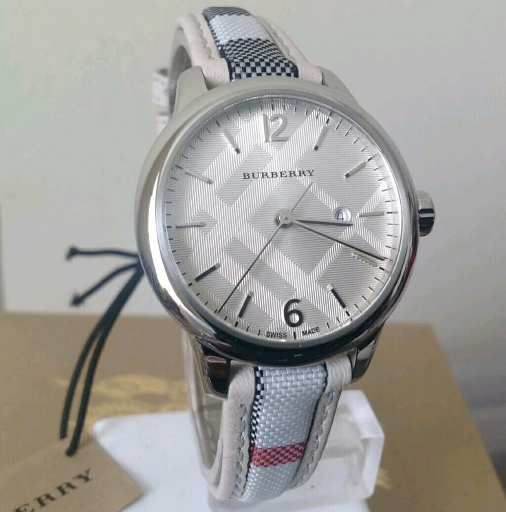Brand New Burberry check Ladies watch - Picture 4 of 5